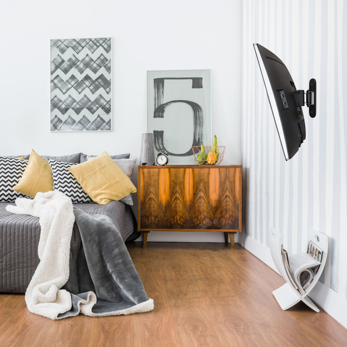 Single Stud Tilt and Swivel TV Wall Mount Single Stud Tilt and Swivel TV Wall Mount