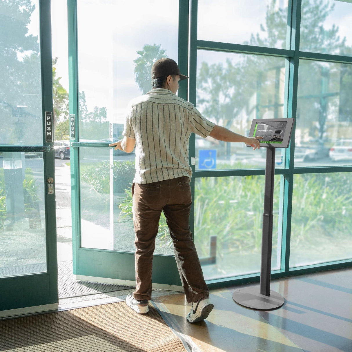 Anti-Theft Tablet Floor Stand for Samsung Black Tablet Stand - Anti-Theft Tablet Floor Stand for Samsung - Mount-It! - MI-3886B