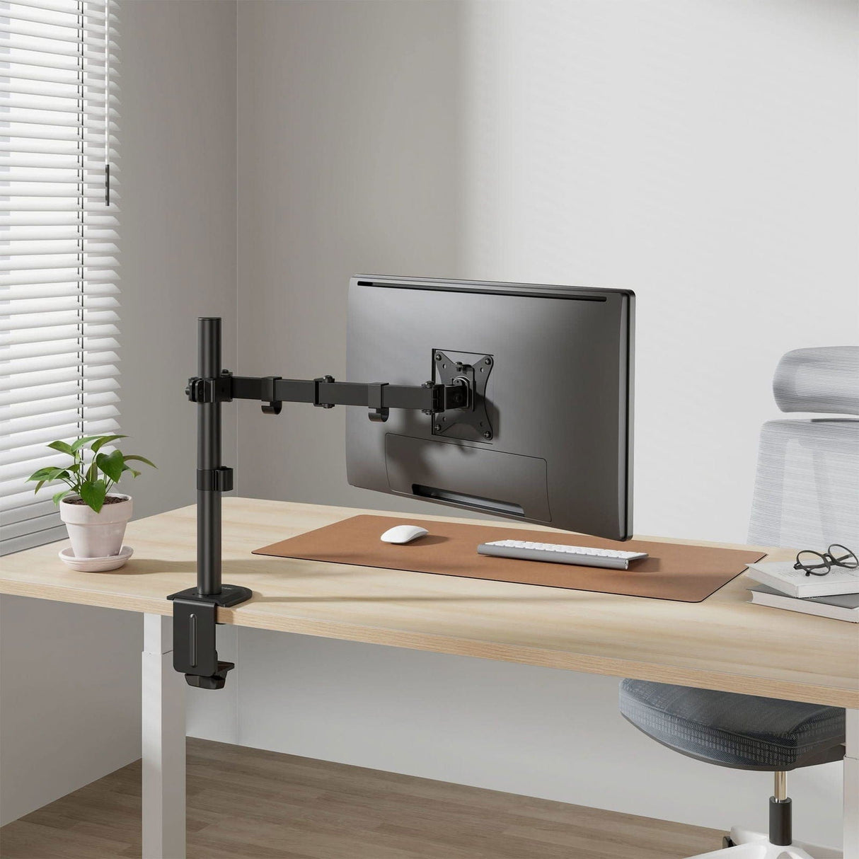 Full Motion Monitor Mount Black Monitor Mount - Full Motion Monitor Mount - Mount-It! - MI-2751