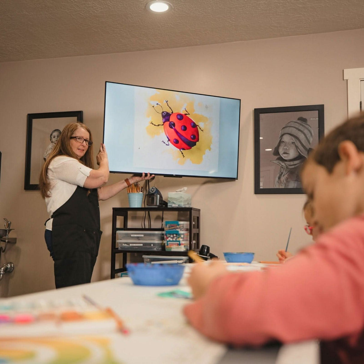 Full Motion TV Wall Mount w/ Gas Spring Arm TV Mount - Full Motion TV Wall Mount w/ Gas Spring Arm - Mount-It! - MI-442